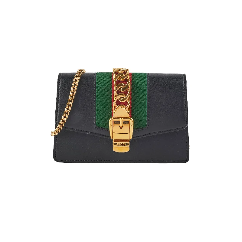 Women Gucci backpacks with a luxurious leather finishWomen Gucci backpacks with a luxurious leather finishGucci Supermini Sylvie Chain Bag Black