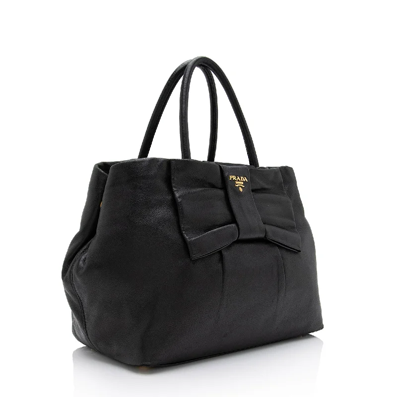 Prada Cahier bags with a detachable shoulder strap for versatile carryingPrada Nappa Fiocco Bow Medium Tote (SHF-T65n9J)