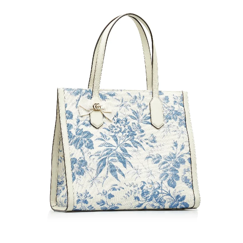 Ladies Gucci shoulder bags with a tassel decorationLadies Gucci shoulder bags with a tassel decorationWhite Gucci GG Ribbon Herbarium Tote