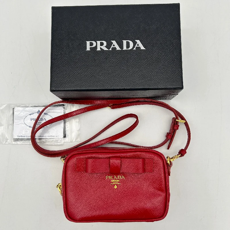 Ladies Prada Galleria bags with a detachable shoulder strapPrada Saffiano Red Mini Crossbody Bag