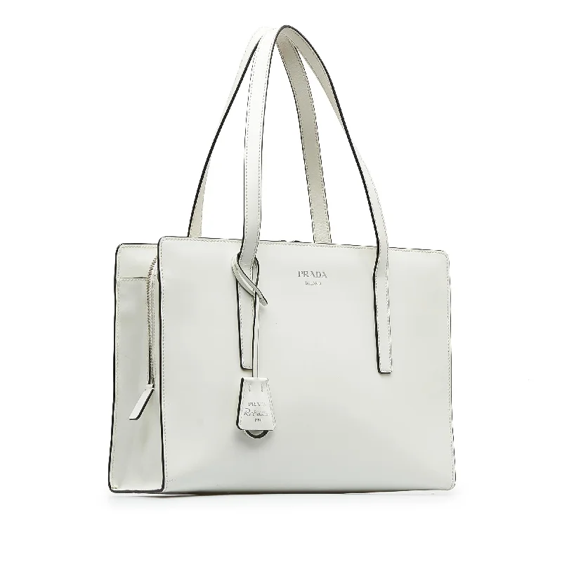 Ladies Prada shoulder bags with a magnetic - closure flap for easy opening and closingPrada Medium Re-Edition 1995 Leather Tote Bag (SHG-ZmtzAP)