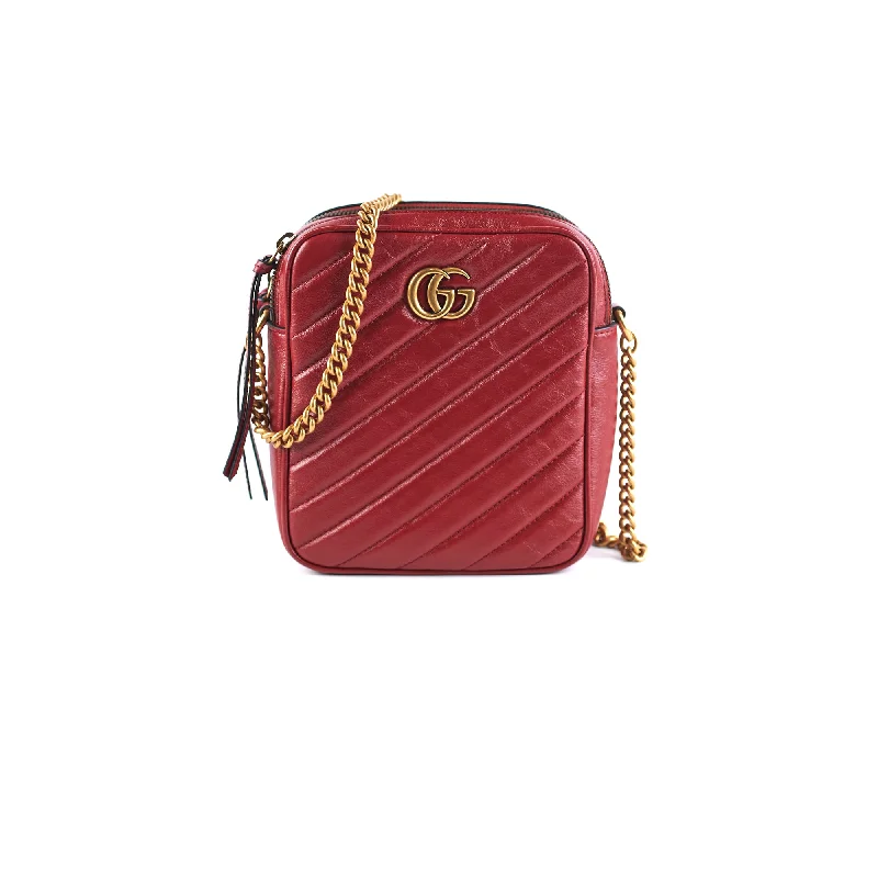 Ladies Gucci shoulder bags with a magnetic - closure flapLadies Gucci shoulder bags with a magnetic - closure flapGucci Marmont Camera Red