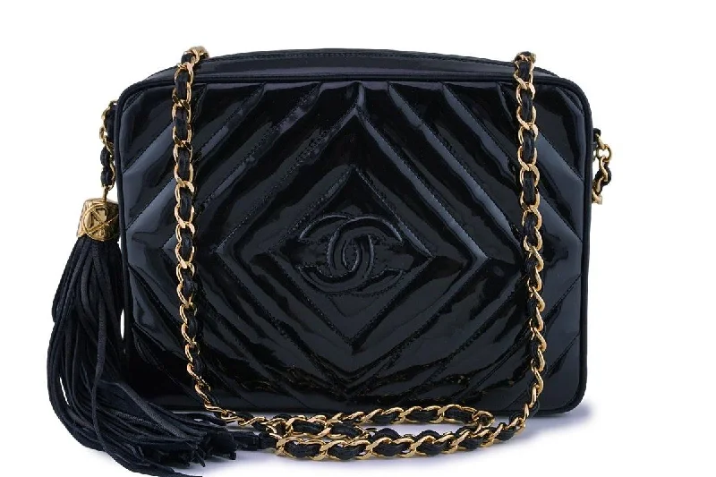 Chanel bags perfect for everyday elegChanel Pristine Vintage Black Patent Classic Quilted Camera Case Bag