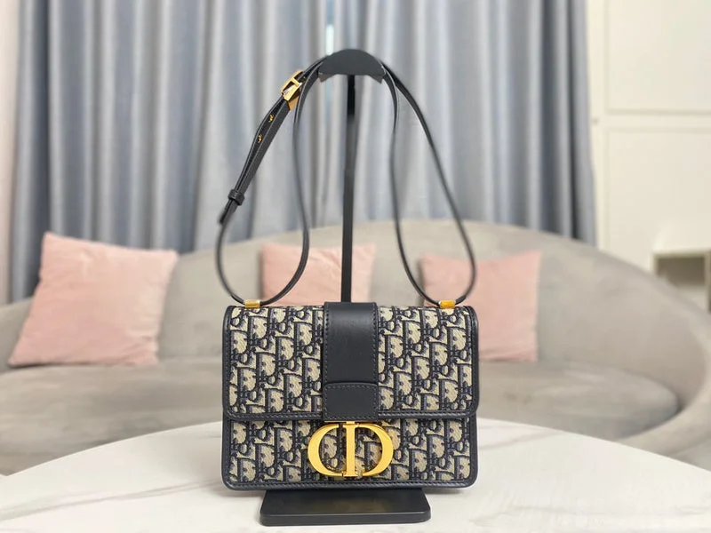 Fashion - forward Christian Dior tote bags for the modern womanChristian Dior  Bags - 3979