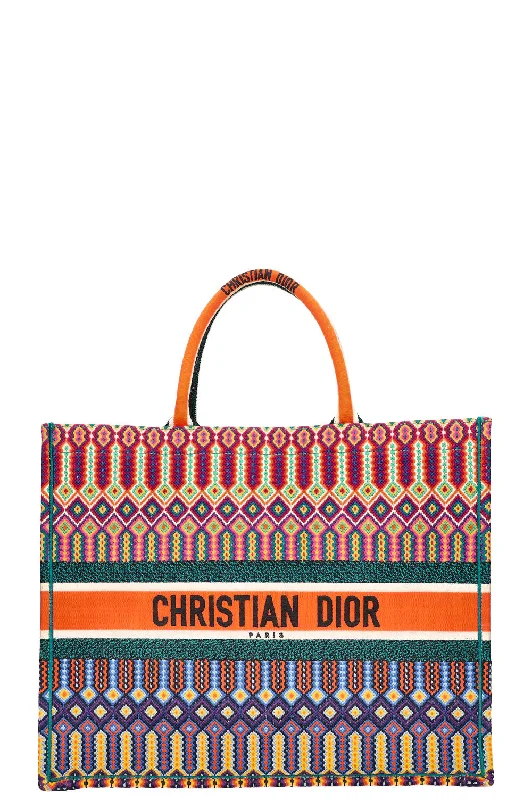 Christian Dior handbags with a removable shoulder strap for versatilityCHRISTIAN DIOR Book Tote Large