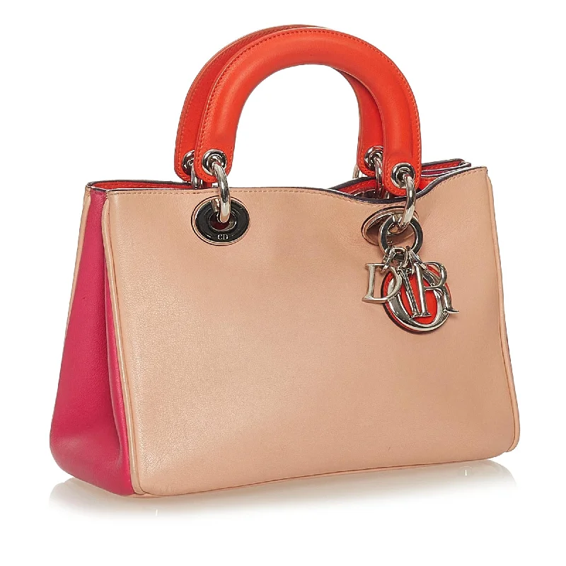 Fashion - forward Christian Dior tote bags for the modern womanDior Diorissimo Leather Handbag (SHG-28524)