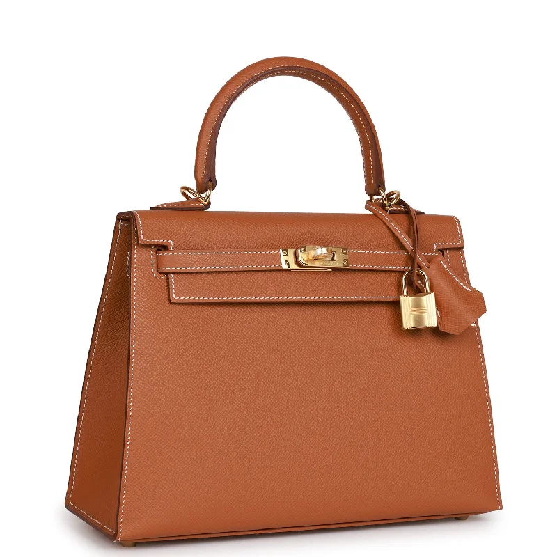 Hermès Kelly Bags with a chain - embellished handle for a modern twistHermes Kelly Sellier 25 Gold Epsom Gold Hardware