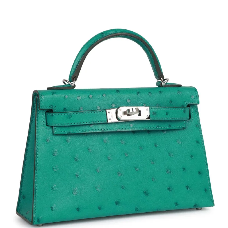 Hermès Kelly Bags with a quilted leather exterior for a luxurious feelHermes Kelly Sellier 20 Vert Verone Ostrich Palladium Hardware