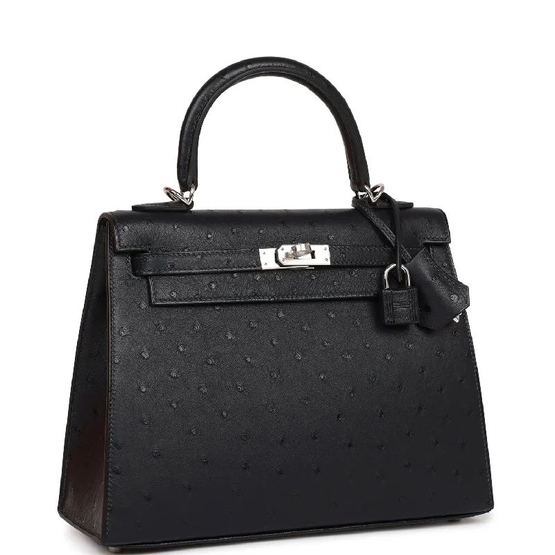 Hermès Kelly Bags with an embossed leather pattern for added textureHermes Kelly Sellier 25 Caban Ostrich Palladium Hardware