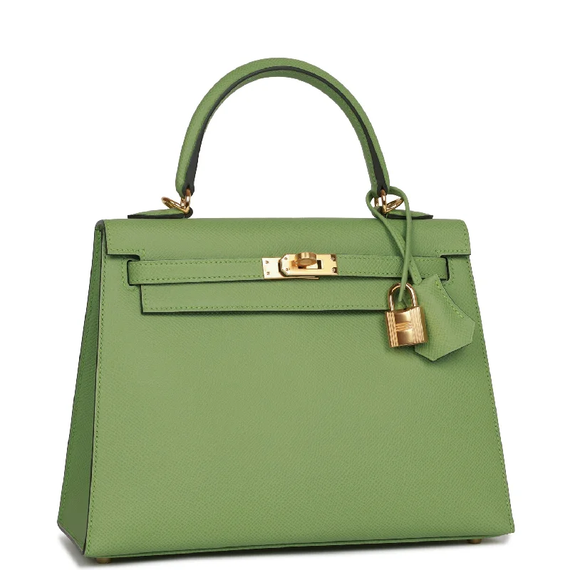 Hermès Kelly Bags with an embossed leather pattern for added textureHermes Kelly Sellier 25 Vert Criquet Epsom Gold Hardware